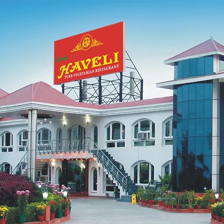 Gajraula Haveli Resort ภายนอก รูปภาพ
